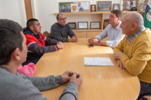 El intendente Biss recibió a representantes de la Escuelita capitalina “Arcos del Sur”