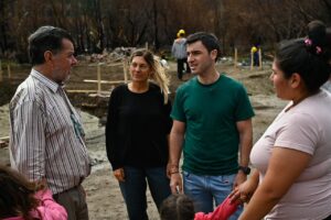 Provincia avanza en la reconstrucción de la Comarca: comenzaron las obras de viviendas para familias damnificadas de El Hoyo y Epuyén