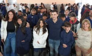 Torres inauguró el Ciclo Lectivo 2026 en Camarones: “Hacer Patria es darle futuro a nuestros hijos en nuestros pueblos”