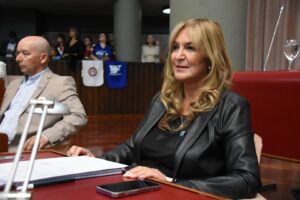 Para Tamame hay que «reconvertir» a la política