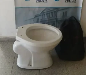 Trelew: polémica por la desaparición de inodoros en la universidad