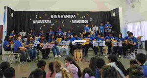 La Escuela N.º 3 de Trelew vibró con la Orquesta “Auquinco” en el MOLPA